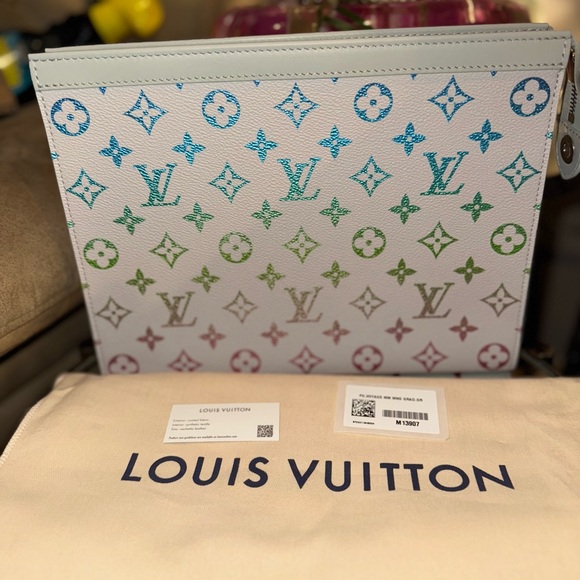 LOUIS VUITTON POCHETTE VOYAGE MM IRIDESCENT GRADIENT MONO GRAY NEVER WORN! - Picture 1 of 10